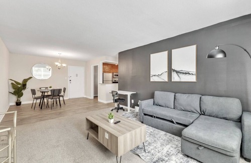 Crabtree Apartment | Stylish King 2BR Suite—in Crabtree Valley Raleigh!