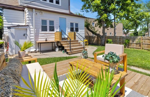 West Allis Apartment | Stylish Little Gem Upper Unit, with King Bed close to State Fair and AmFam Field
