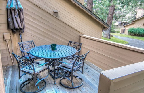 Tennis Village Condo | Stylish Lodge Condo with BBQ, Loft & A/C