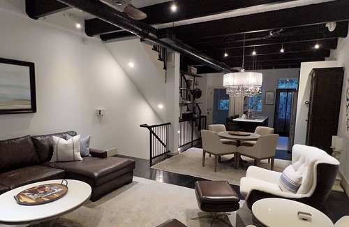 Habersham Condo | Stylish Loft in Habersham