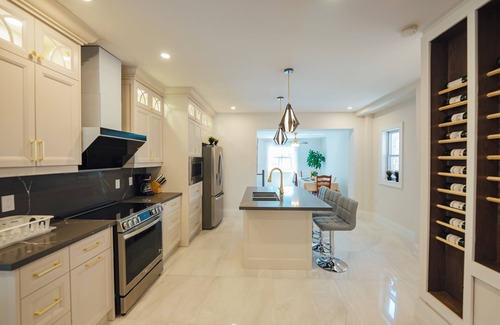 Brockton Village House | Stylish Luxe 3 BR Villa - Dufferin