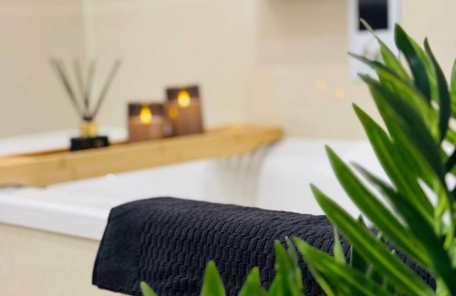 Maidstone Apartment | Stylish Maidstone Apt – Private Parking Included