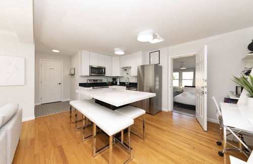 Parole House | Stylish Midcentury Ranch Pet-Friendly Home Just 1.5 Miles from Navy Stadium One-Level Living