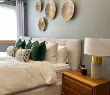 Hamilton House | Stylish Modern 2 bedroom house across from Beach