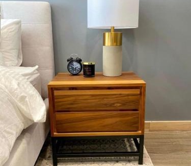 Hamilton House | Stylish Modern 2 bedroom house across from Beach