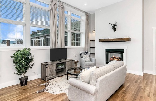 Mars Hill Apartment | Stylish modern comfort meets old-school charm in this gorgeos 1930s schoolhouse.