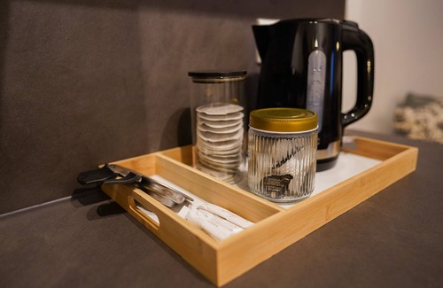 Coburg Apartment | Stylish, modern old flat in the centre