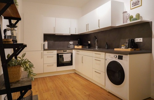 Coburg Apartment | Stylish, modern old flat in the centre