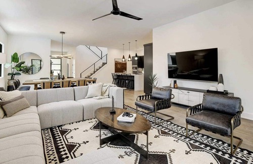 Montopolis House | Stylish Modern Ranch | Heated Pool