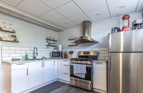Prince George House | Stylish & Modern room w/ WiFI