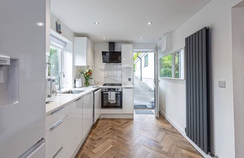 Trearddur Bay House | Stylish modern seaside cottage 'The Cove'