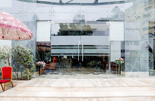 Ahmedabad City Centre House | Stylish & Modern Stays at Palette River Front