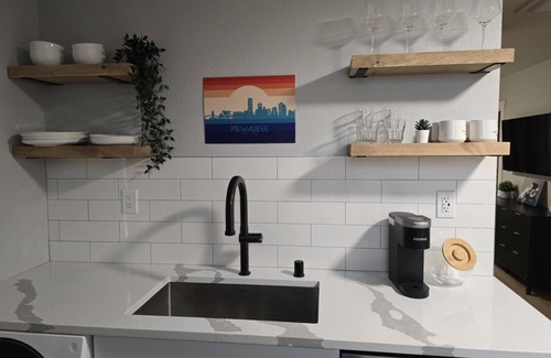 Fifth Ward Apartment | Stylish Modern Studio in Vibrant Walker's Point