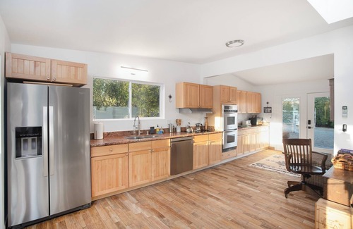 Morongo Valley House | Stylish Morongo Valley Retreat. Pond/waterfall views all around, fenced for dogs