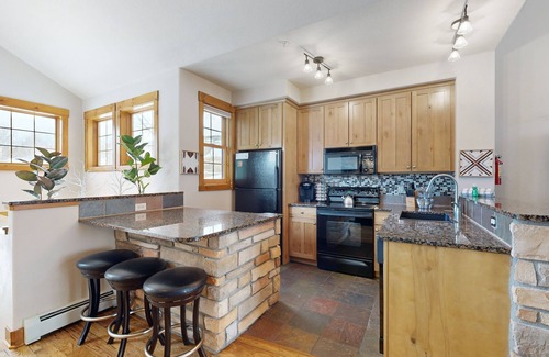Granby Condo | Stylish mountain retreat with stunning views, a large kitchen, WiFi, & deck