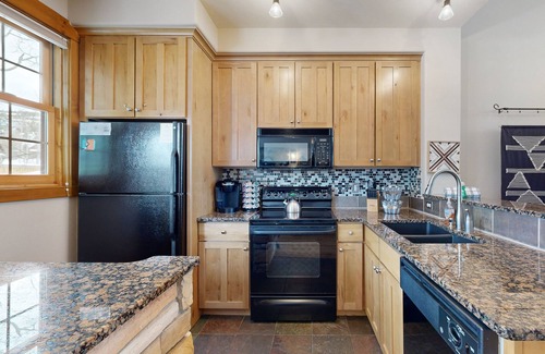 Granby Condo | Stylish mountain retreat with stunning views, a large kitchen, WiFi, & deck