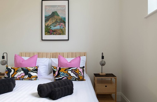 Saint Asaph Apartment | Stylish, new and modern apartment