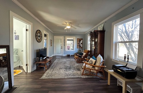 Ann Arbor House | Stylish Oasis 3Bdrm Blu Home near Univ of Michigan, Ann Arbor. Pet-Friendly!