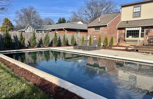Northfield House | Stylish & Perfect for DERBY close to dining, shopping w/NEW POOL