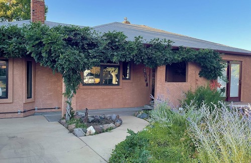 Reno House | Stylish & Quiet 2BR, 2BA Eclectic Home in the Heart of Reno – Pet Friendly!