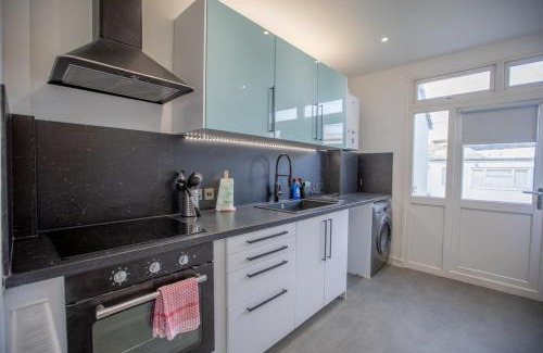 Portsmouth Apartment | Stylish Refurbished 3-Bed Haven