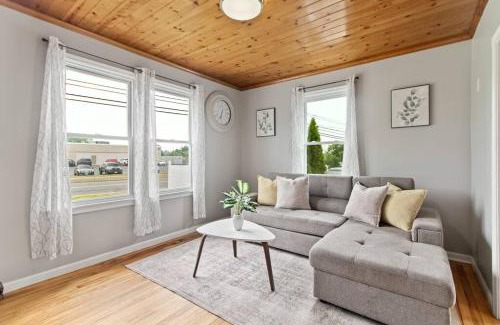 Bristol House | Stylish, Relaxing & Comfy 3 BDR Home