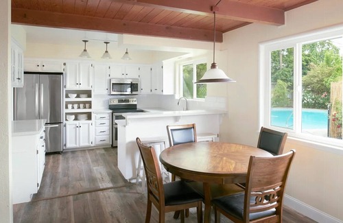Raisin House | Stylish & Remodeled - Walk to Fresno State Stadium