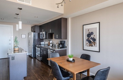 Reston Apartment | Stylish Reston 2BR w/Pool & Gym, nr Dining & Drinks, by Blueground