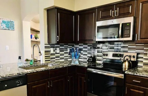 Grogan's Mill Apartment | Stylish retreat in the woodlands pet friendly