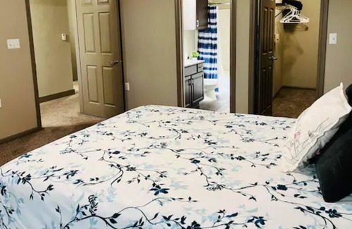 Grogan's Mill Apartment | Stylish retreat in the woodlands pet friendly