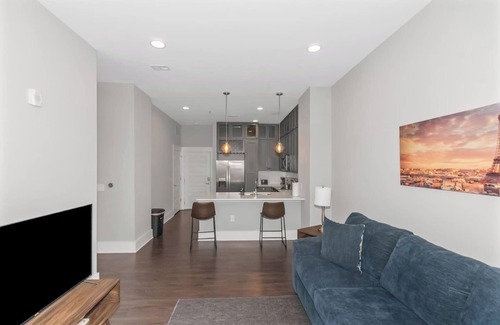 North Decatur Apartment | Stylish Retreat: Prime Location