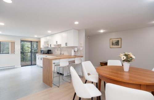 West Vancouver Apartment | Stylish Scenic Oasis 3-Bed Suite West Van