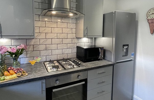Perth House | Stylish Scottish House with garden and parking