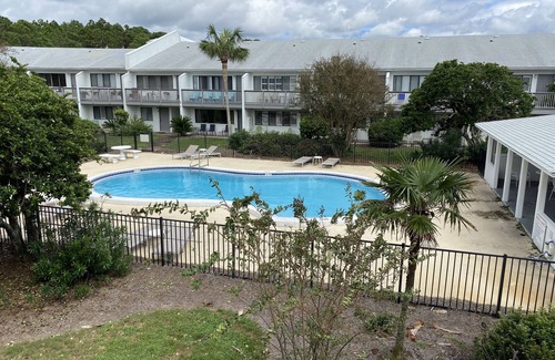 Seagrove Beach Apartment | Stylish Seagrove Studio on 30a- 2-Minute Walk to the Beach!