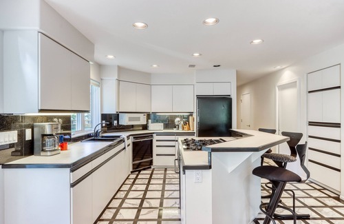 Black Butte Ranch House | Stylish & secluded home with a washer/dryer, fireplace, & resort amenity access