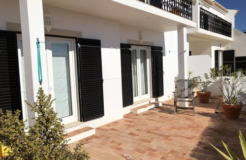 Figueira House | Stylish semi-detached villa in one of the most beautiful regions of Portugal.