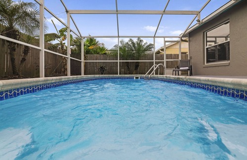 Indian Point House | Stylish South Facing Pool! Just 8 mi to Disney! Book 7+ Nights & Save!