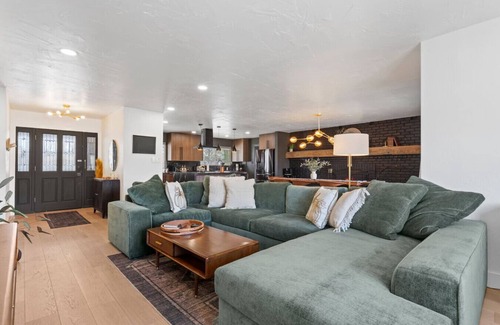 Reno House | Stylish Southwest Pool Table Foosball Bar & Grill