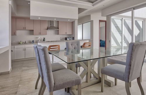 Granados House | Stylish spacious 3 bed/3bath home in the heart of Ensenada!