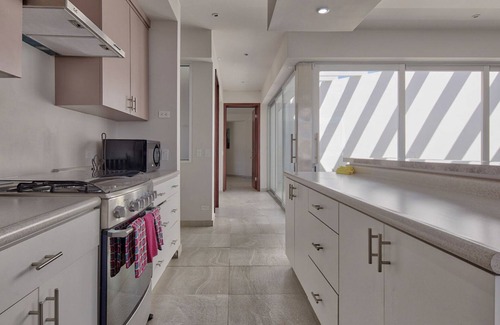 Granados House | Stylish spacious 3 bed/3bath home in the heart of Ensenada!