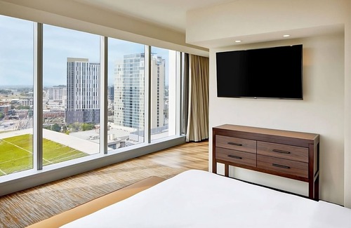 Sobro Hotel | Stylish Stay in the Heart of Music! Pets Allowed, Swimming Pool!
