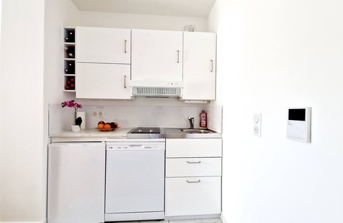 Chemin de l'Ile Apartment | Stylish Stay Near Paris - 850m to Subway RER A - Netflix 1BR-4P