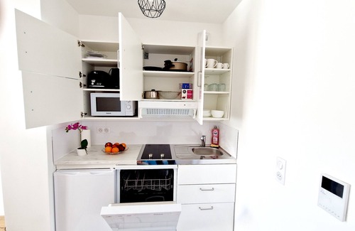 Chemin de l'Ile Apartment | Stylish Stay Near Paris - 850m to Subway RER A - Netflix 1BR-4P