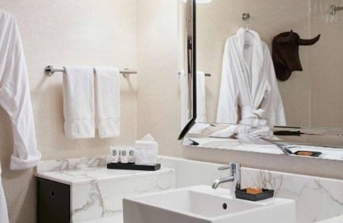 Glencoe House | Stylish stays near SMU