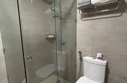 Talisay Condo | Stylish Studio Hideaway, Talisay City, WiFi + AC