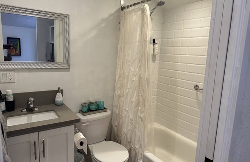 Eagle Rock House | Stylish studio nestled in the heart of Eagle Rock, CA