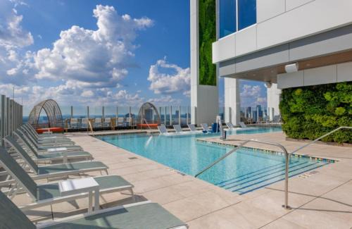 Downtown Atlanta Hotel | Stylish Studio Resort - Margaritaville