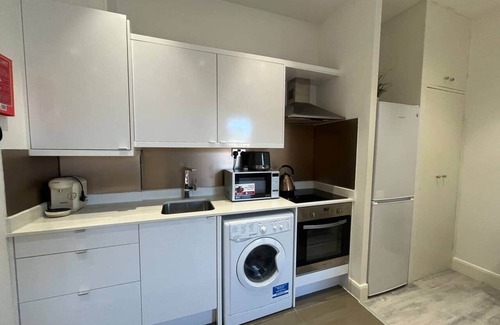 Westbourne Apartment | Stylish Studio w/Lift Prime Maida Vale Location