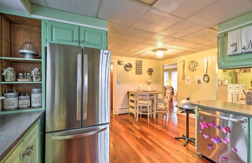 Johnstown House | Stylish Suburban Getaway, 10 Miles to Royal Mtn!