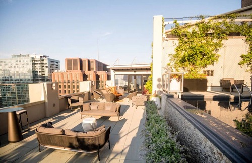 Logan Square House | Stylish Suite w/Kitchen | Centrally Located | Pool Access